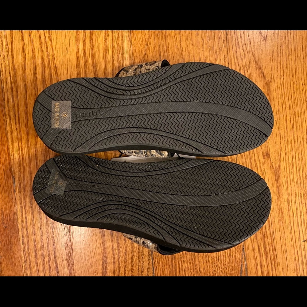 Speedo Sandal, Leopard - Picture 3 of 3